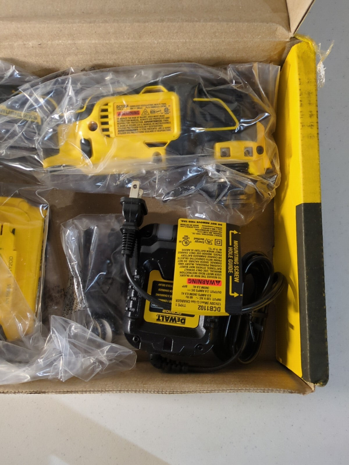 DEWALT DCS354D1 20V Cordless Keyless Oscillating tool kit Yellow
