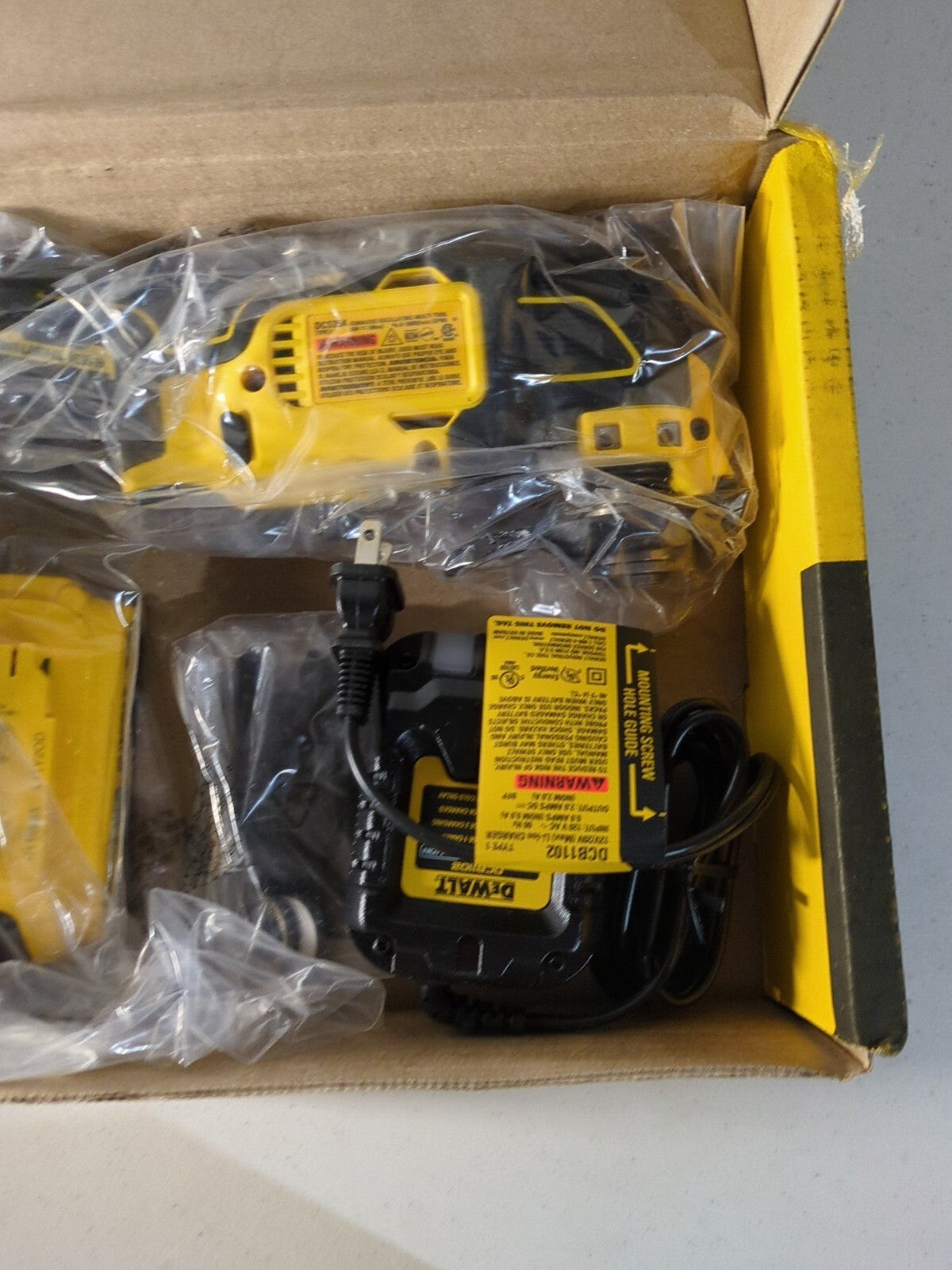 DEWALT DCS354D1 20V Cordless Keyless Oscillating tool kit Yellow